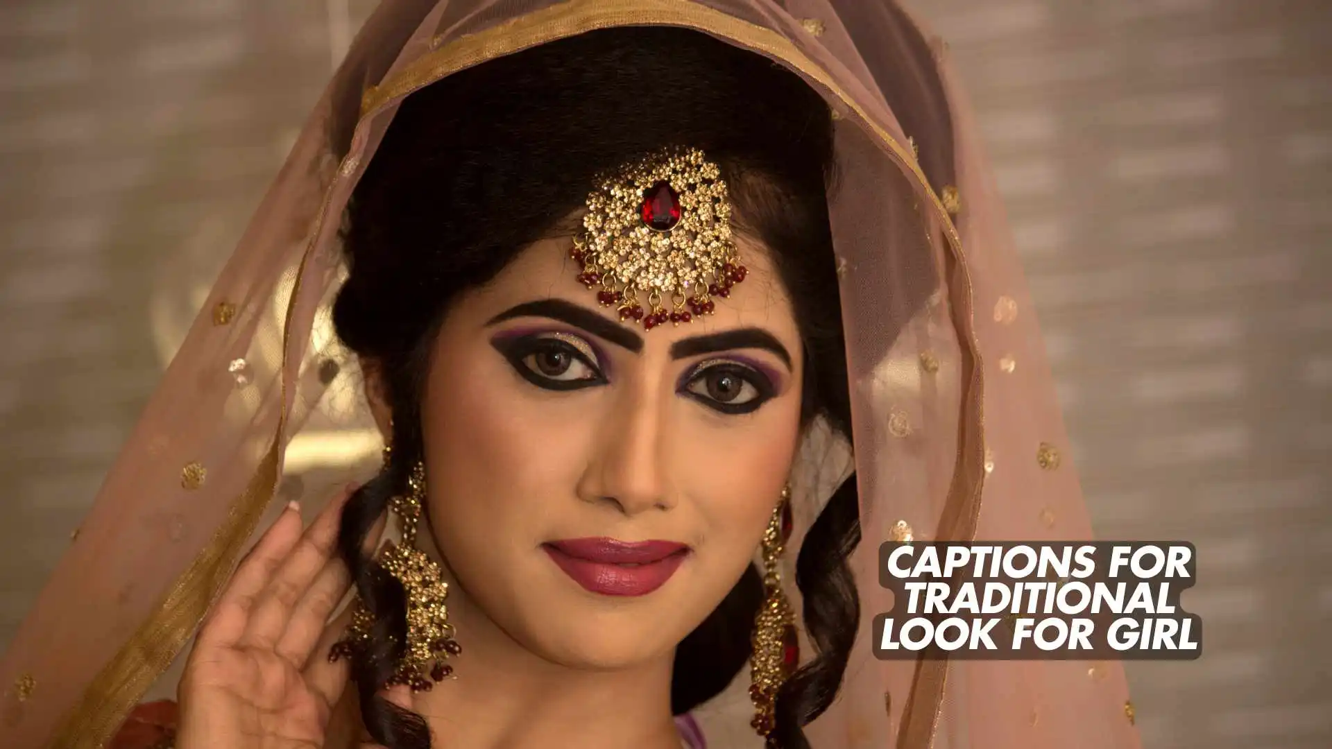 Read more about the article 278 Best Captions for Traditional Look for Girl 2025
